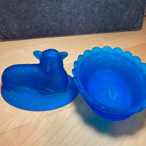 RARE Cobalt Blue Lamb on Nest - Picture 2 of 9